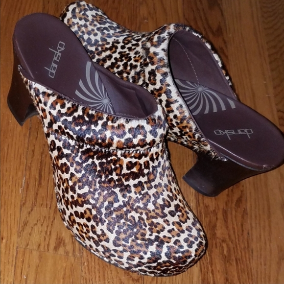 FIRM PRICE DANSKO Rae Leopard sz 39 Clogs Heels - Picture 2 of 6